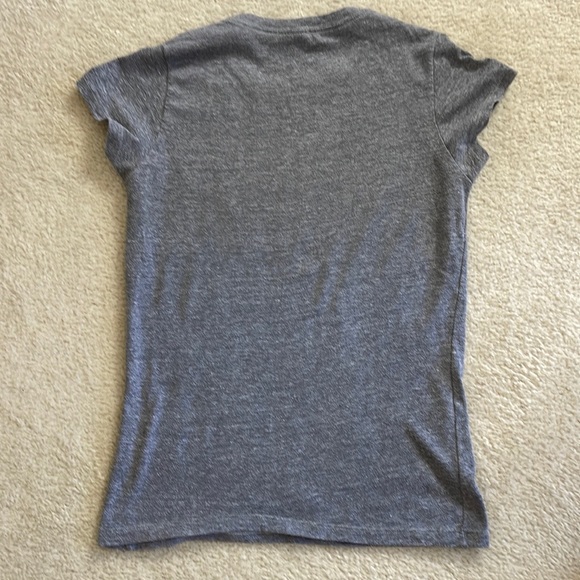 Cute 5th & Ocean Vintage Look Philadelphia Phillies Gray Tee Shirt Size Large - Picture 7 of 9